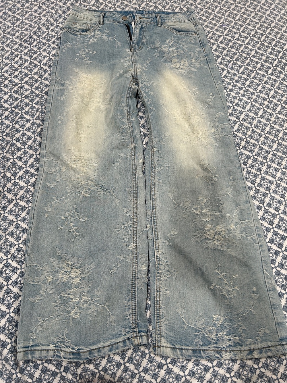 Women's Light Wash Floral-Textured blossom  Wide Leg Jeans
